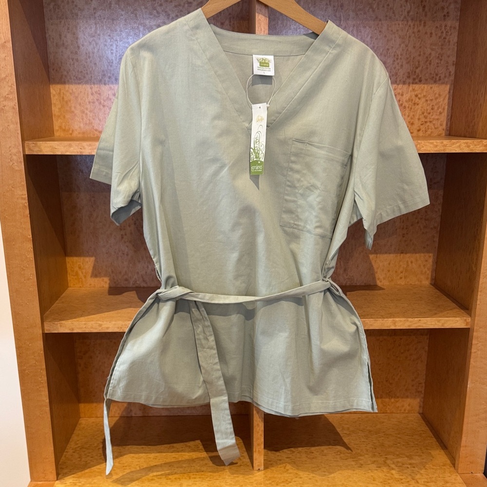 Jonano Eco Scrubs - Organic Cotton Sage Green V-Neck Top - Women’s Large - NWT
